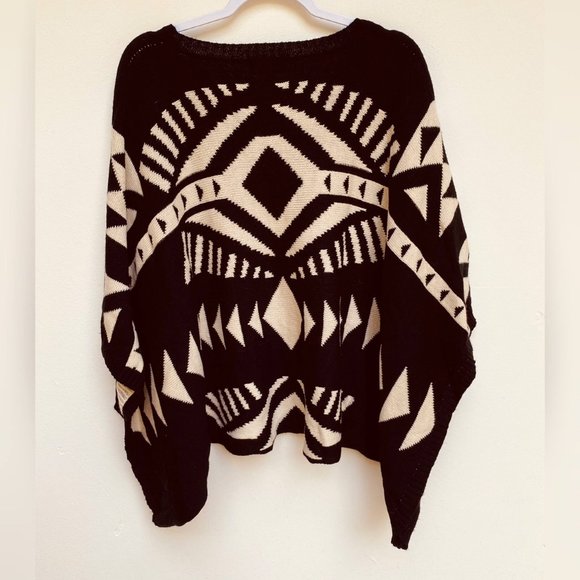 ii Sisters Sweaters - ii Sisters Sweater Poncho Aztec Black/Cream OS